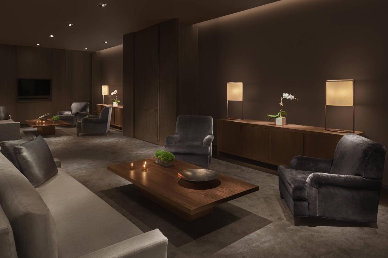The Times Square Edition New York Exterior foto The lounge at the airport