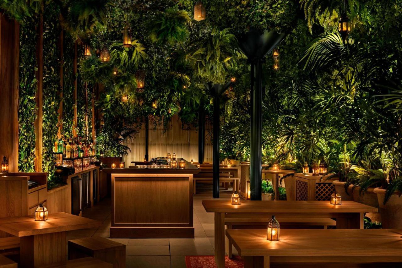 The Times Square Edition New York Exterior foto The Standard Grill