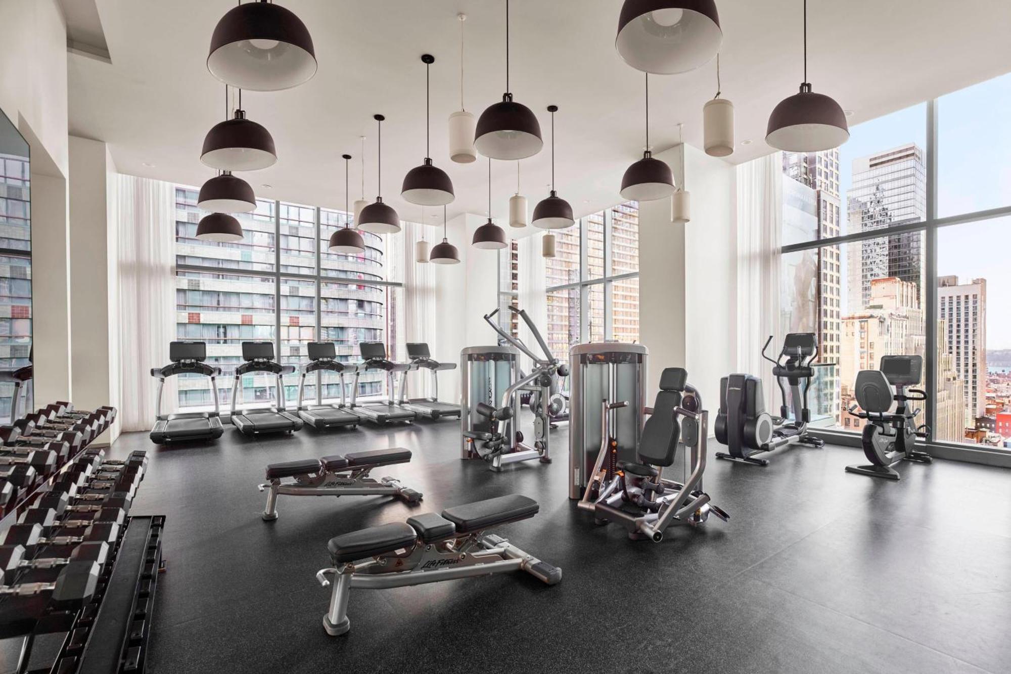 The Times Square Edition New York Exterior foto The gym at 100 East 53rd Street